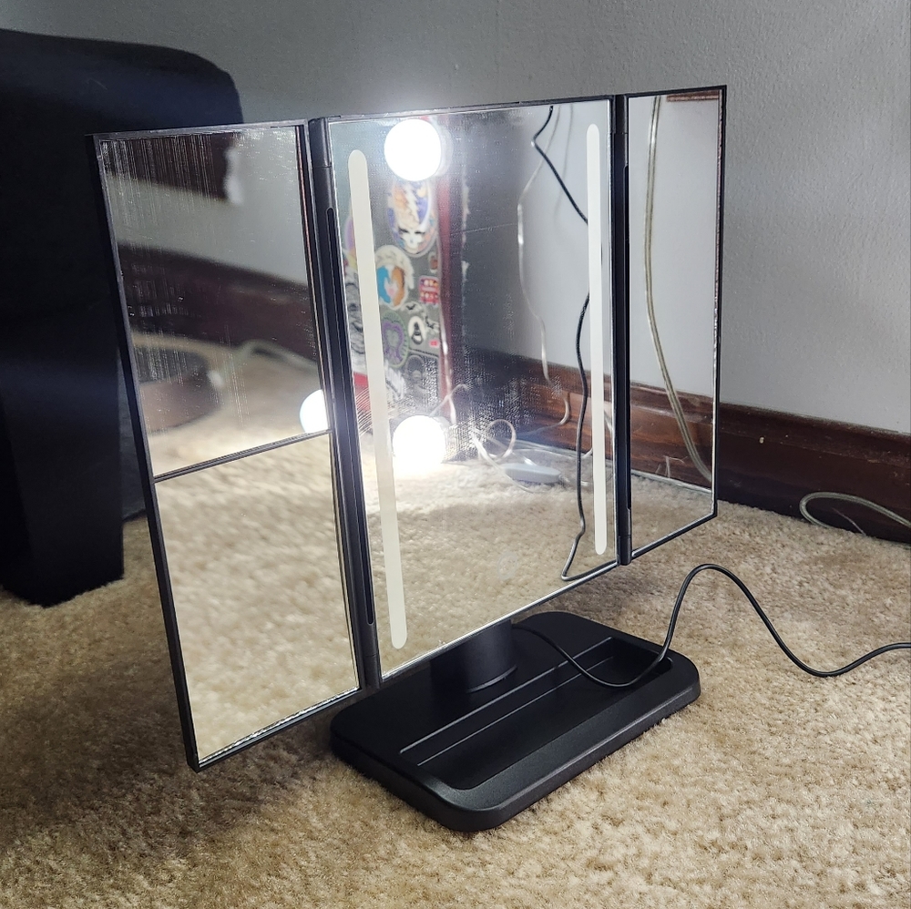 Light Up Vanity Mirror - Picture 5 of 6